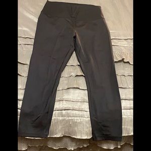 CRZ (known to be lululemon-like) crop legging